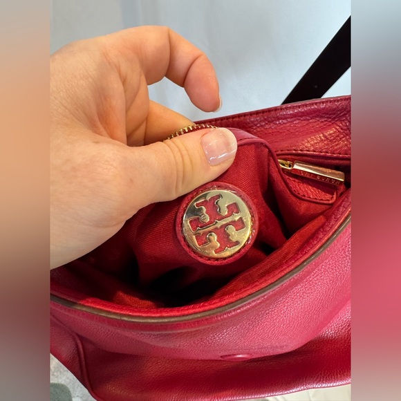 Tory Burch Amanda Round Crossbody Bag Red Pebbled Leather - Picture 11 of 12
